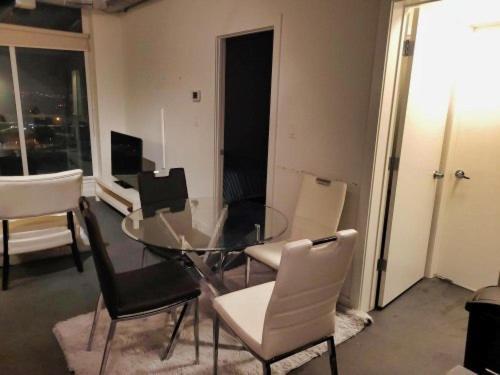 Furnished 1 Bedroom In East Village By Signature Suites Ltd YYC Exteriér fotografie